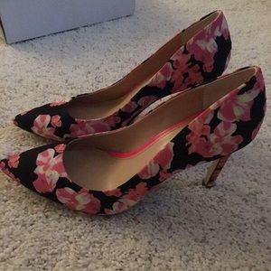 NWT Banana Republic Printed Heels